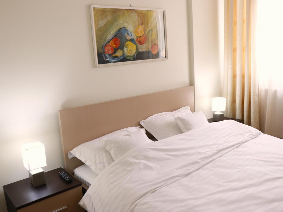 Mina City Center Apartment Amzei Bukarest Exteriör bild