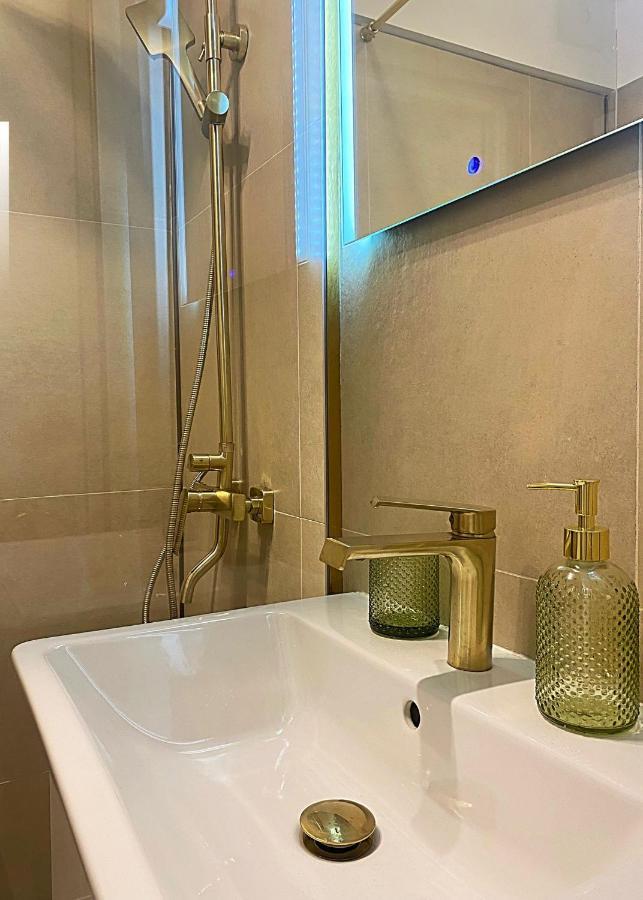 Mina City Center Apartment Amzei Bukarest Exteriör bild